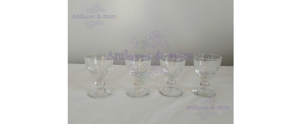 Conjunto de 4 Cálices de licor com motivos