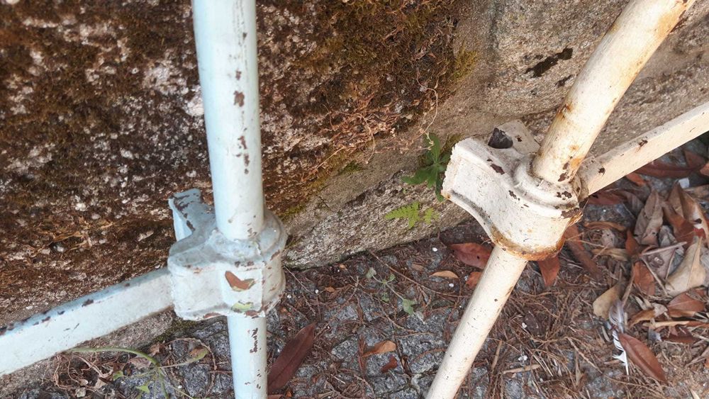 partes de camas em ferro muito antigas