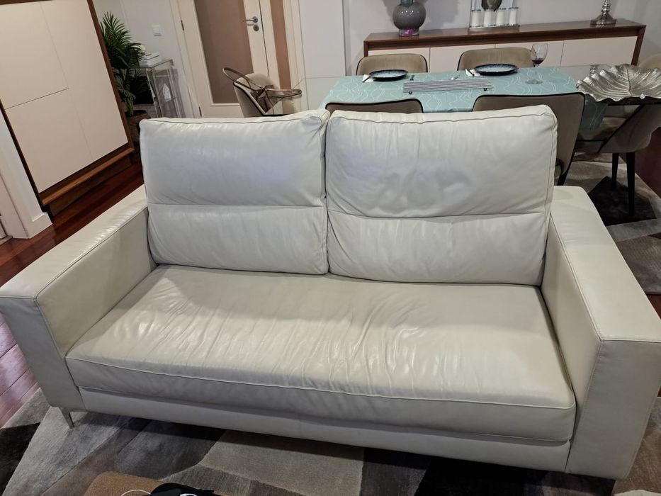 Vendo conjunto de sofás em pele