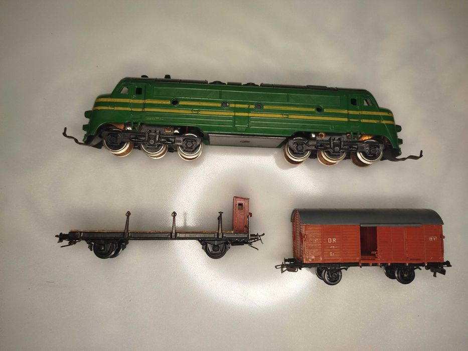 Zabawka PRL lokomotywa Piko tory wagony zwrotnice zasilacz