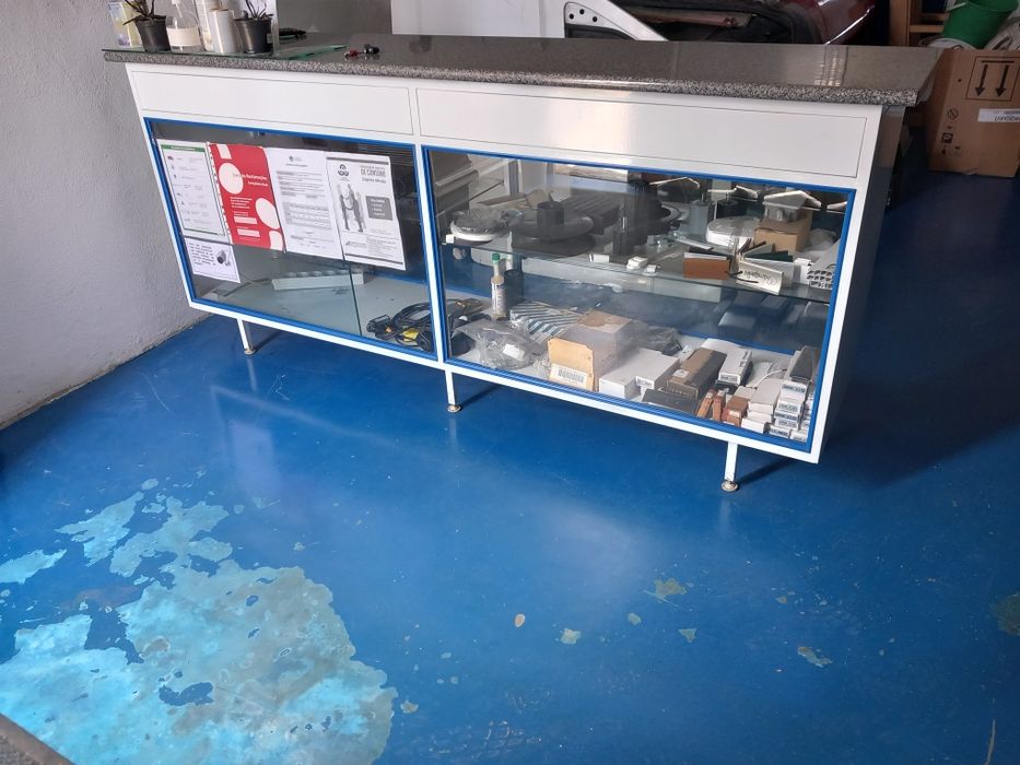 Vitrines em ferro e vidro