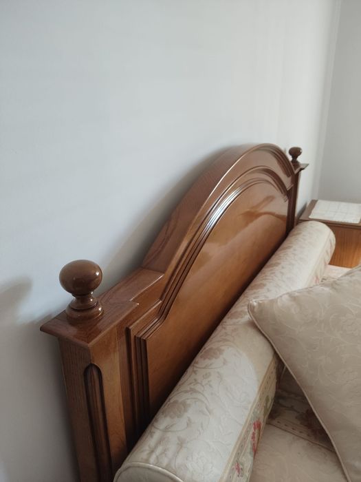 Mobília de Quarto em Madeira Maciça – Completa – Cama, Roupeiro, Cómoda e Mesas de Cabeceira