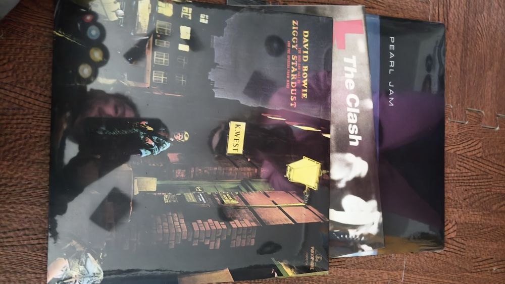 David Bowie Ziggy Stardust 
The Clash London Calling 2lps 
Pearl Jam y