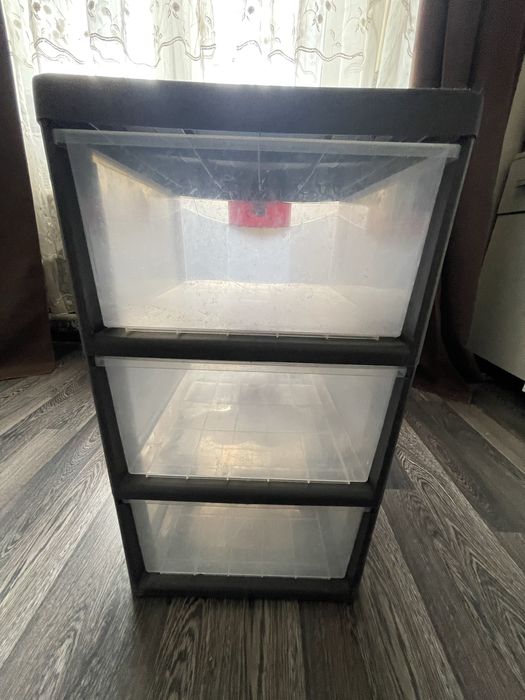 Полиця пластикова для речей