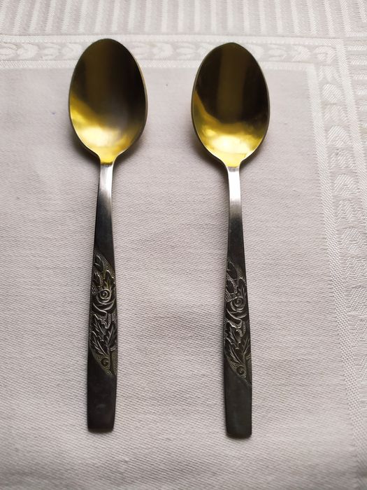 Ложки , виделки , ножі із нержавійки .