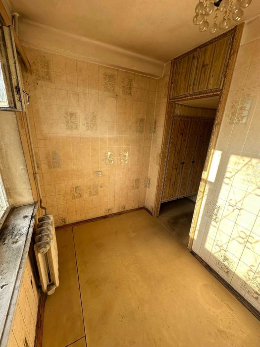 Однакомнатная Пр. Воскресенський 32 срочно продам