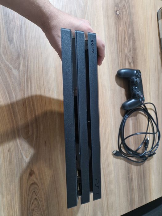 Ps4 pro com comando e cabos