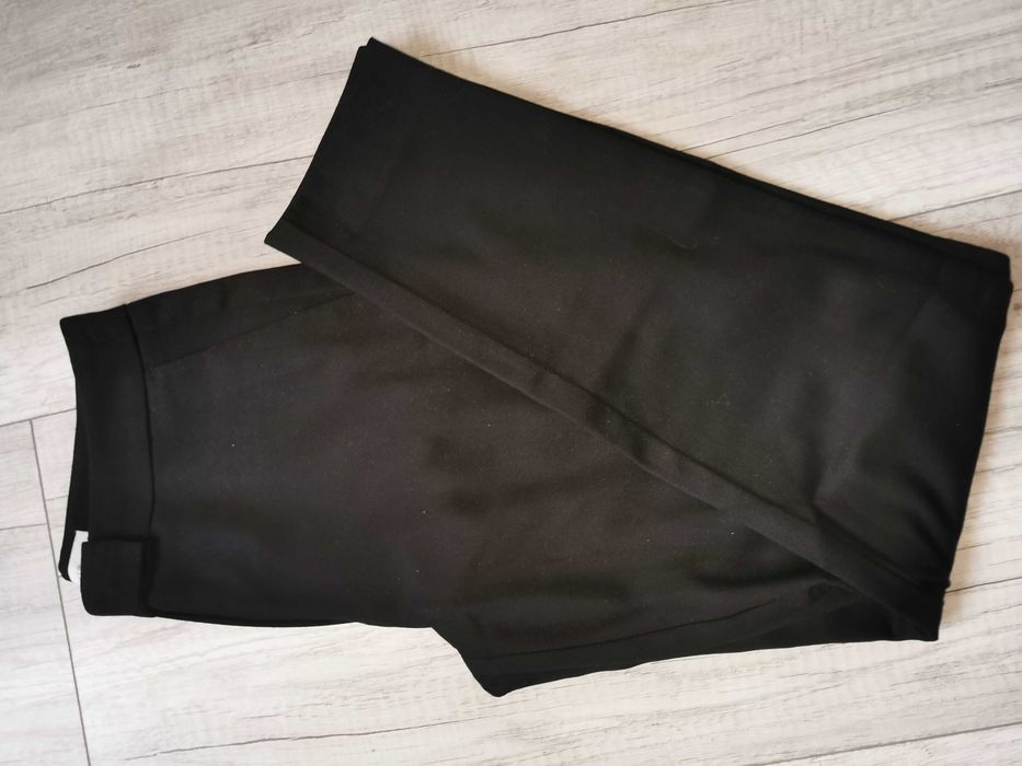 Czarne klasyczne spodnie cygaretki eleganckie spodnie proste
