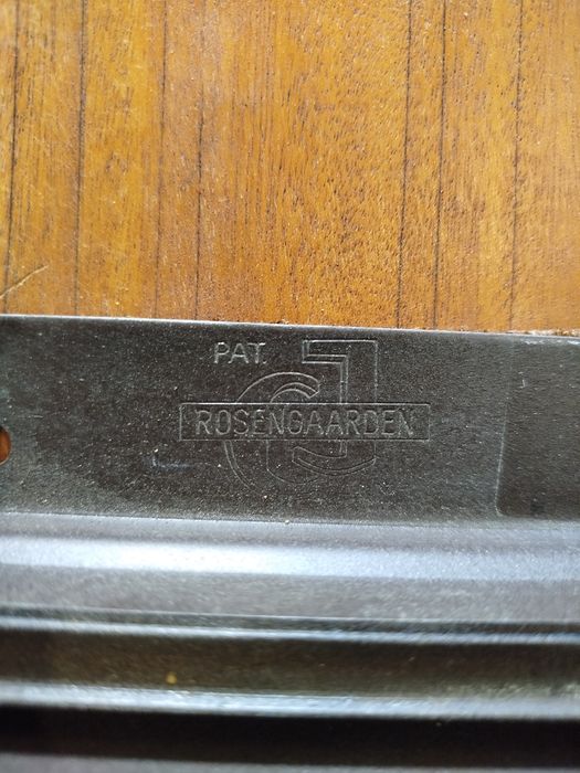 Mesa e cadeiras usadas