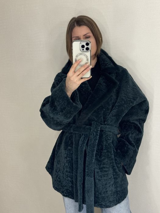 Шуба класика  английский вороиник цвет изумруд мутоновая шубка автолед