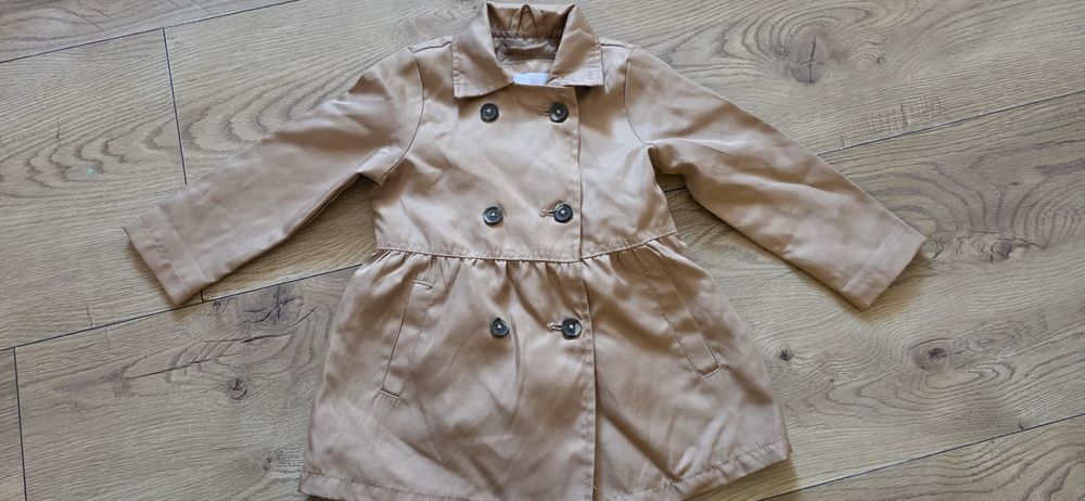 Nowy płaszczyk wiosenny dla dziewczynki