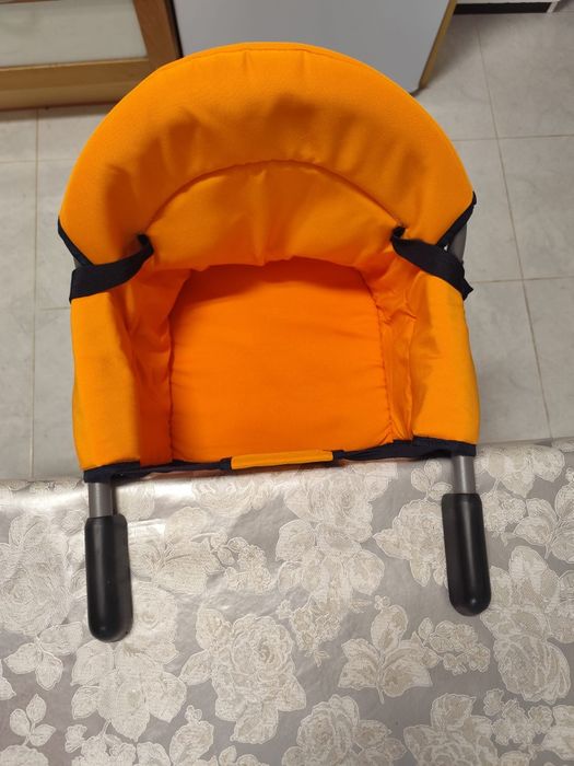 Cadeira de bebe portatil de fixaçao
25€