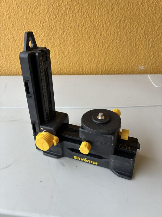 Tripé retractil P/ niveis de laser  + mesa magnetica multiposições