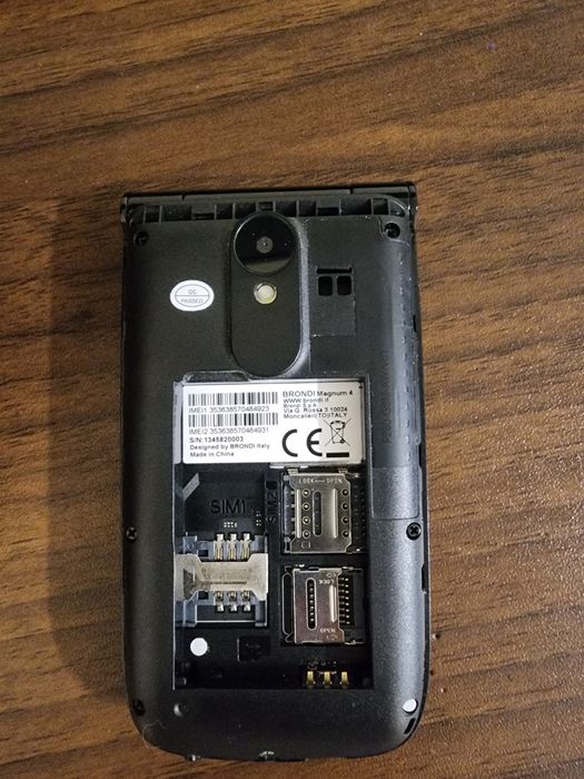 Продам мобільний телефон Brondi magnum 4