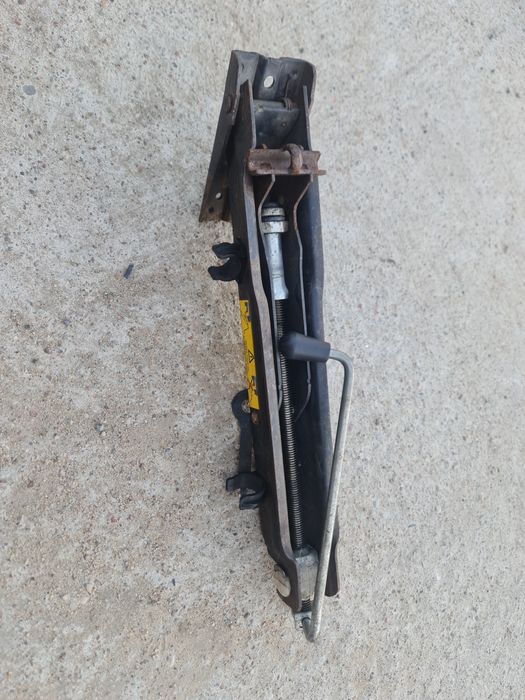 Lewarek podnosnik mercedes w163 orginal .