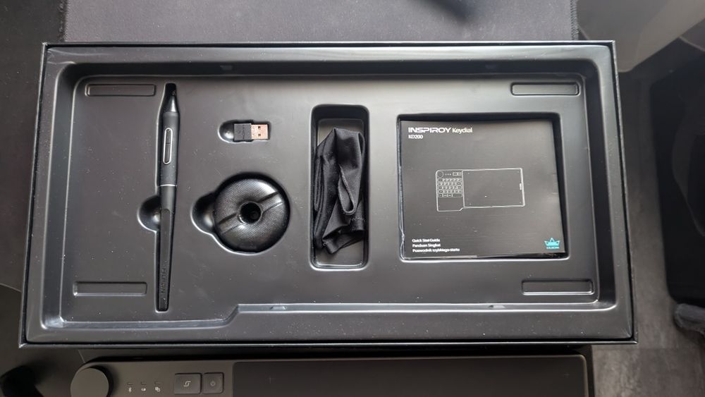 Графічний планшет Huion Inspiroy Keydial KD200