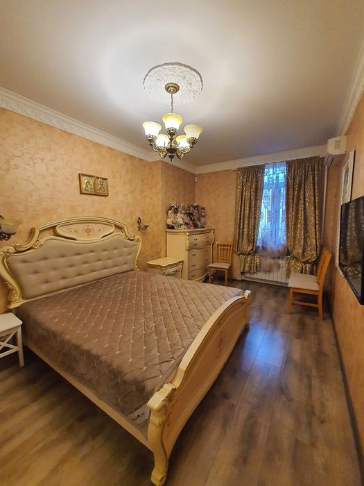Продаж 3 к. квартири з новим ремонтом!Сталінка!!!