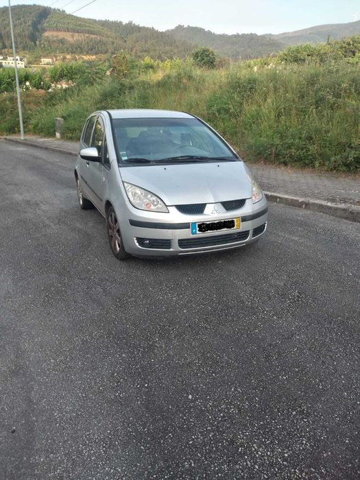 Mitsubishi Colt 1.1 com A/C e 5 Lugares de 03/2007 - Bom estado