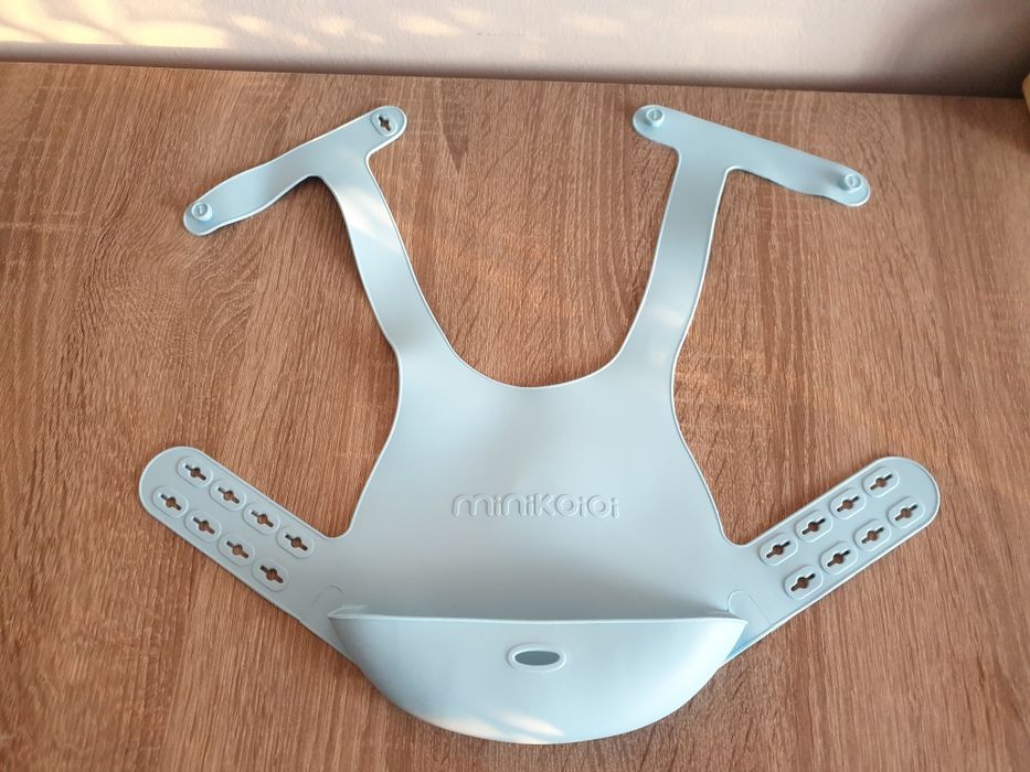 Idealny Minikoioi, Śliniak silikonowy z kieszonką niebieski