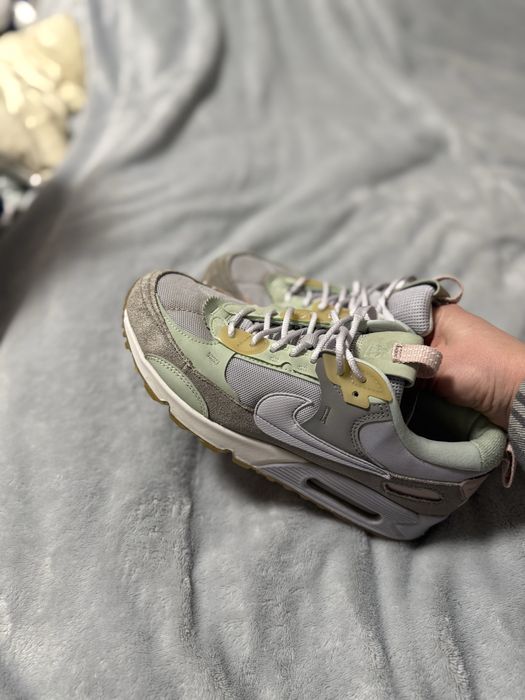 Кросівкі жіночі 39 р