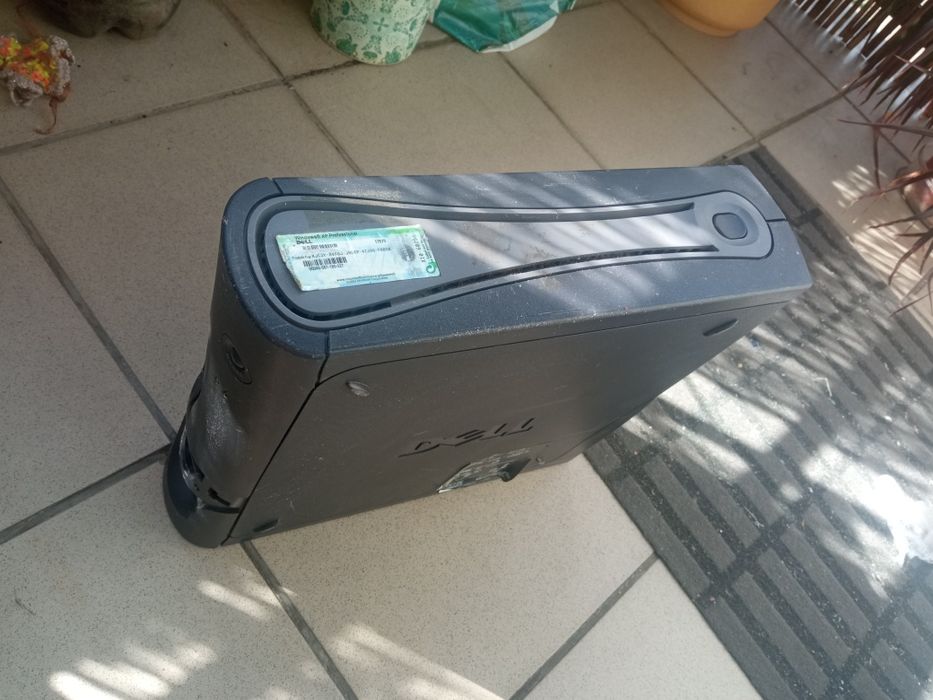 Obudowa starego komputera Dell vintage. Uszkodzona. Na części.