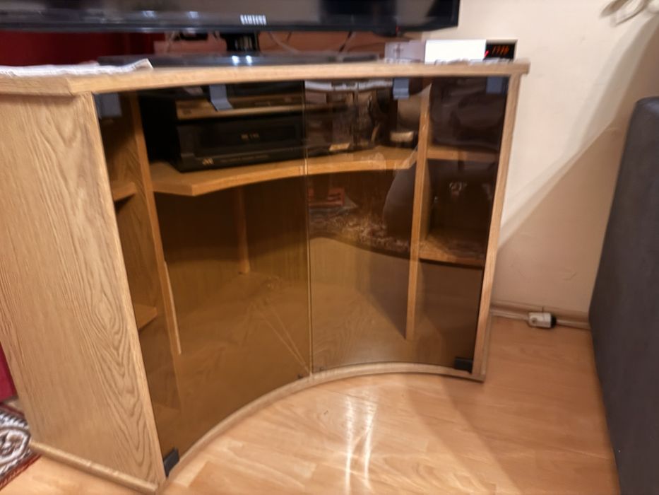 Półka rogowa pod telewizor