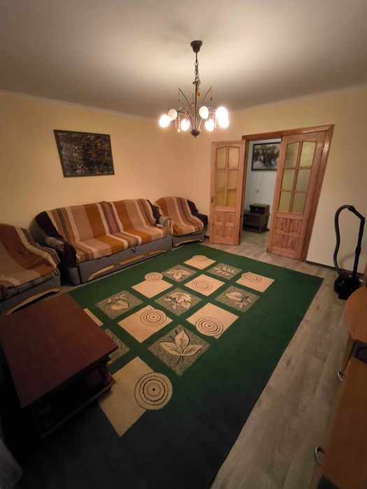 Здам простору 3-кімн квартиру з косм ремонтом у тихому центрі міста.