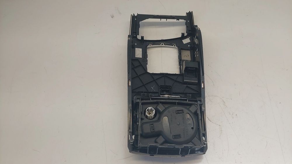Consola central AUDI A6 (4F2, C6)