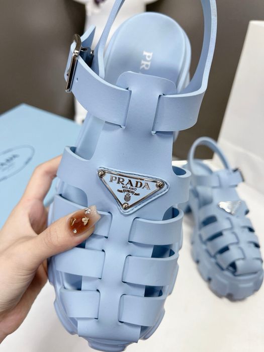 Босоніжки сандалі на платформі блакитні брендові Prada