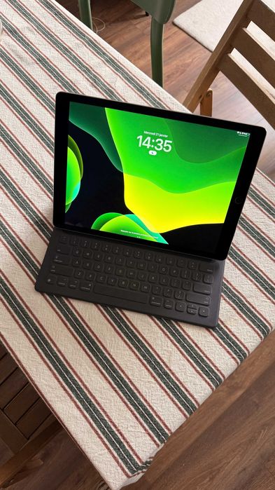 iPad Pro 12,9” (1ª geração) + Teclado oficial Apple