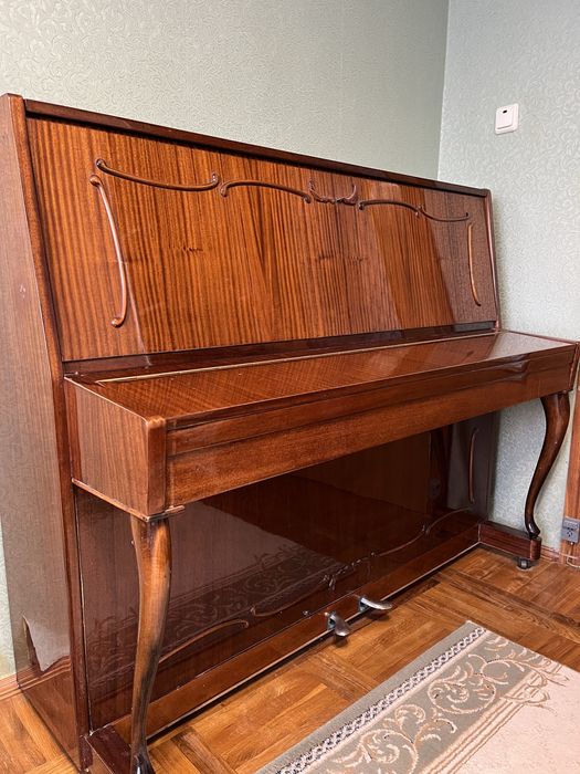 Піаніно в гарному стані "Украина"