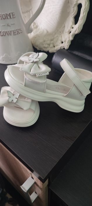 Босоніжки для дівчинки