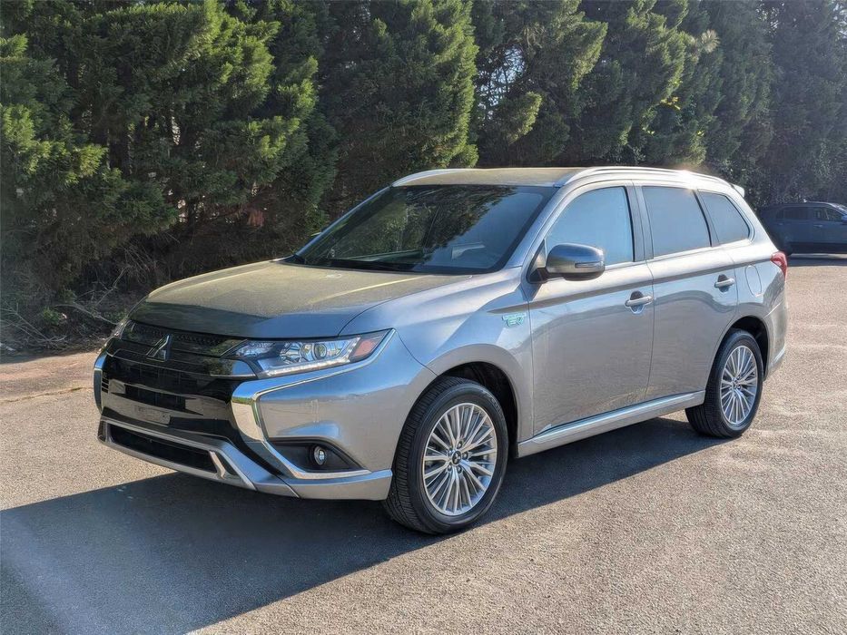 Mitsubishi Outlander Hybrid Plug-in SE      2020