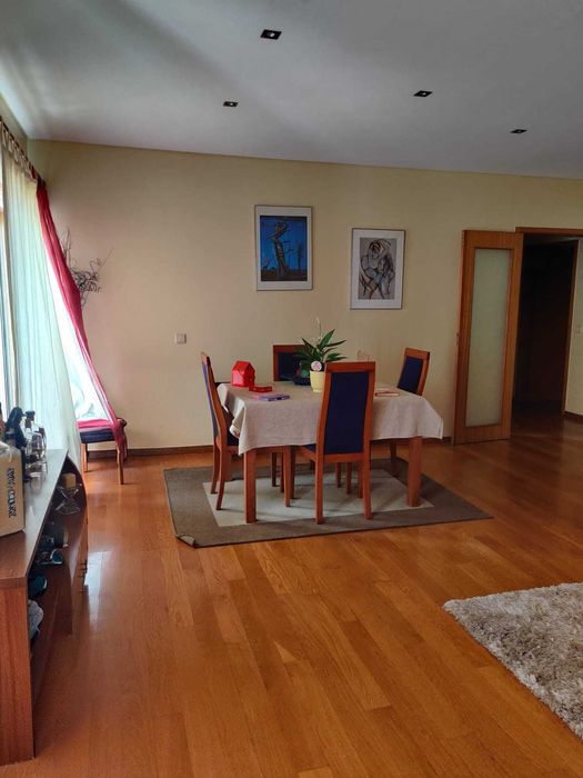 Apartamento T3 bem localizado