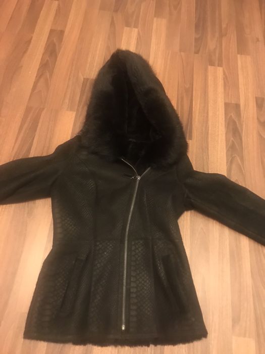 Продам  натуральную женскую дубленку с копишоном.