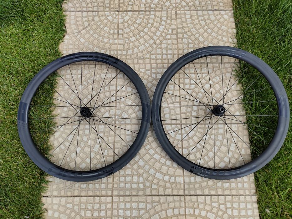 Rodas FFWD F4 carbono