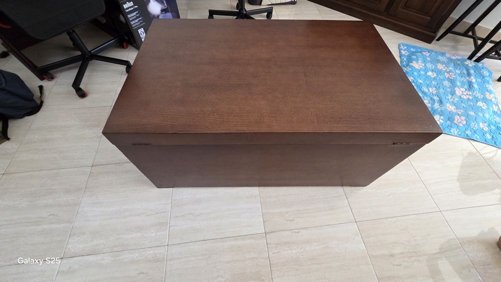 Arca enxoval em madeira maciça de castanho