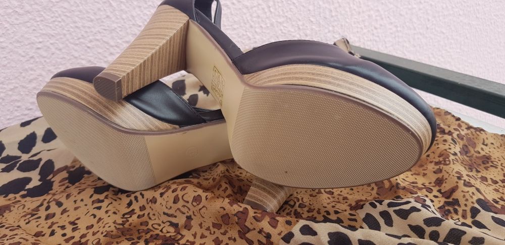 Sapatos Femeninos Pretos 37