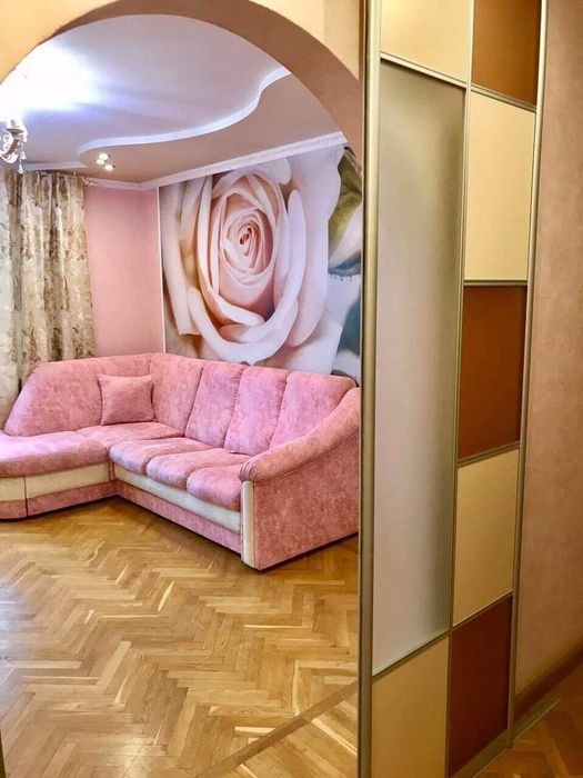 l Продається двокімнатна квартира в самому Центрі!