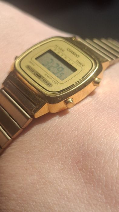 Часы Casio в золотом цвете