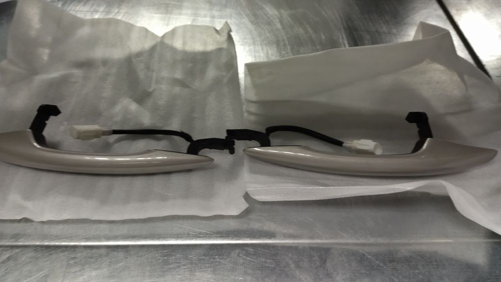 ПРАВАЯ Дверная ручка серебро (47S Platinum Quartz) Mazda CX-30, MX-30,