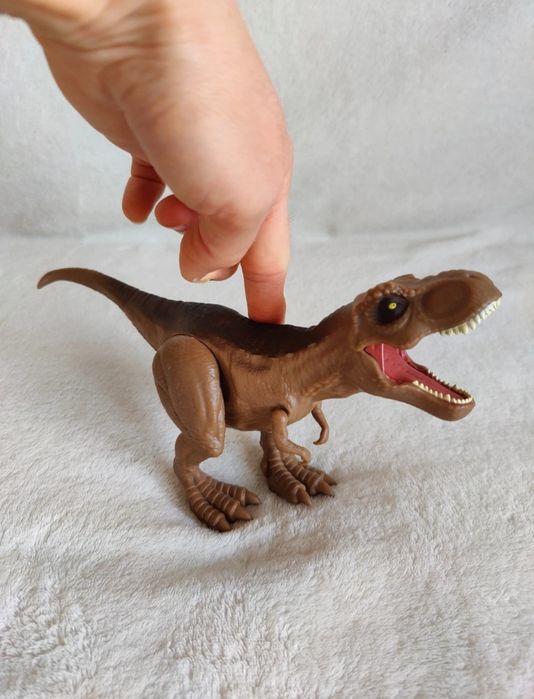 Figurka dinozaur Tyranozaur T- Rex tirex otwiera paszczę ryczy dźwięk