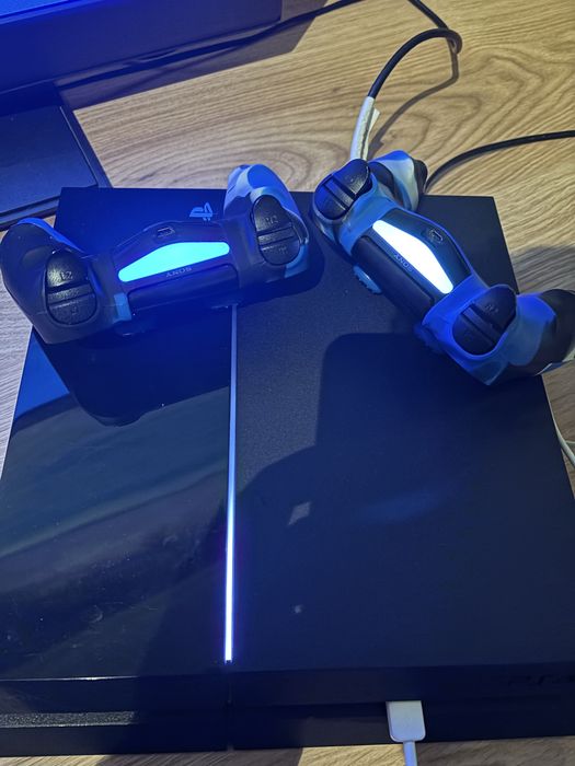 PS4 + 2 comandos – entrega imediata