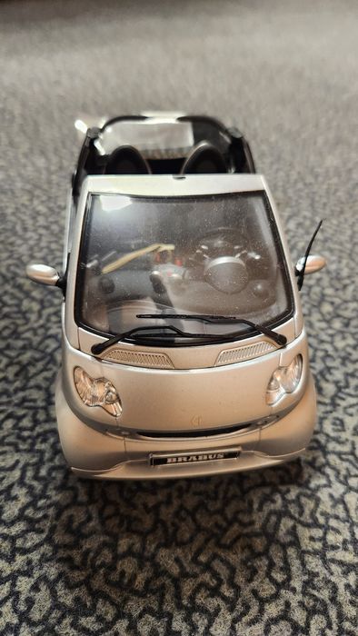1:18 Smart Fortwo Brabus Cabrio (Reservado)