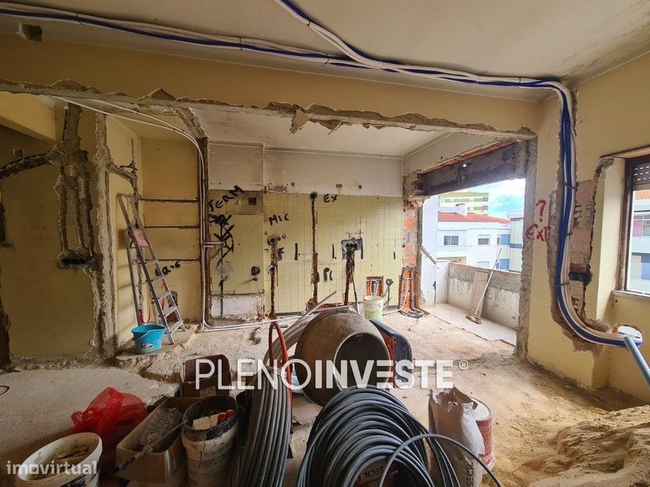T2 Totalmente Remodelado com Varanda nas Paivas