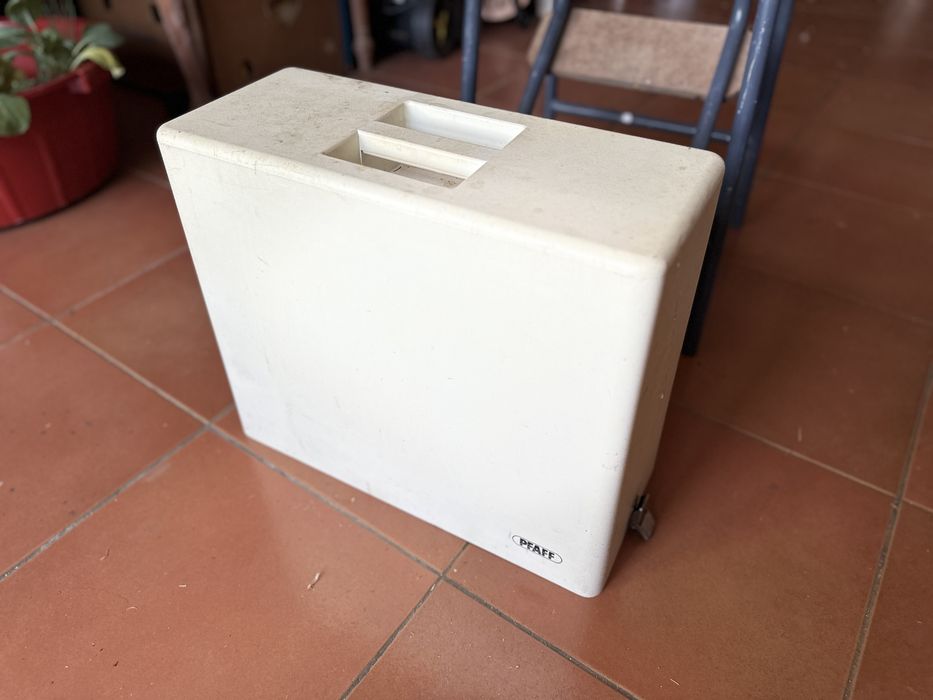 Máquina de Costura - PFAF - Para peças ou Decoração