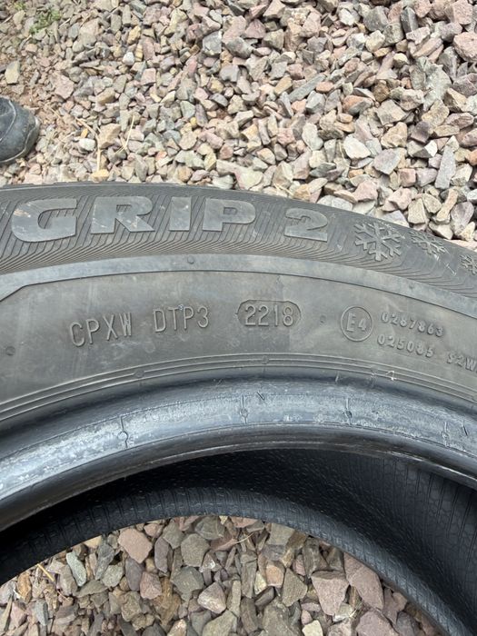 Sprzedam opony zimowe semperit