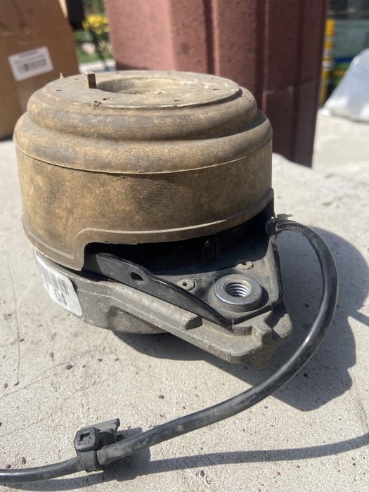 Правая подушка двигателя Mercedes-Benz GLE