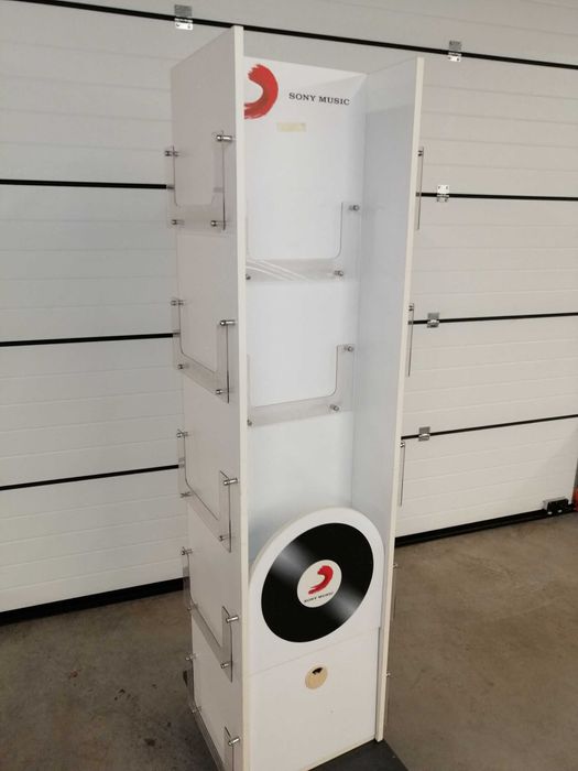 Regał ekspozycyjny Sony music na płyty winylowe