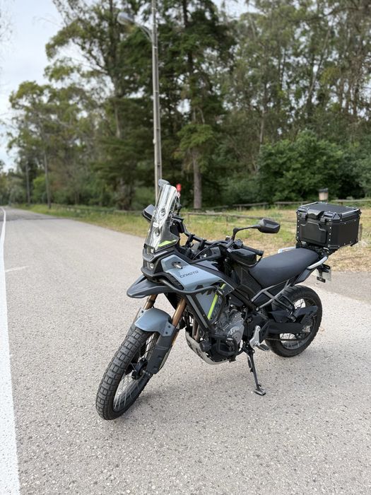 Cf moto 450 MT 2025 com muitos extras e como nova